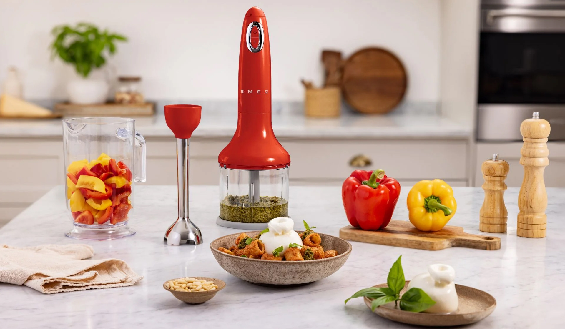 Tyčový mixér SMEG 50s Retro Style HBF03 2